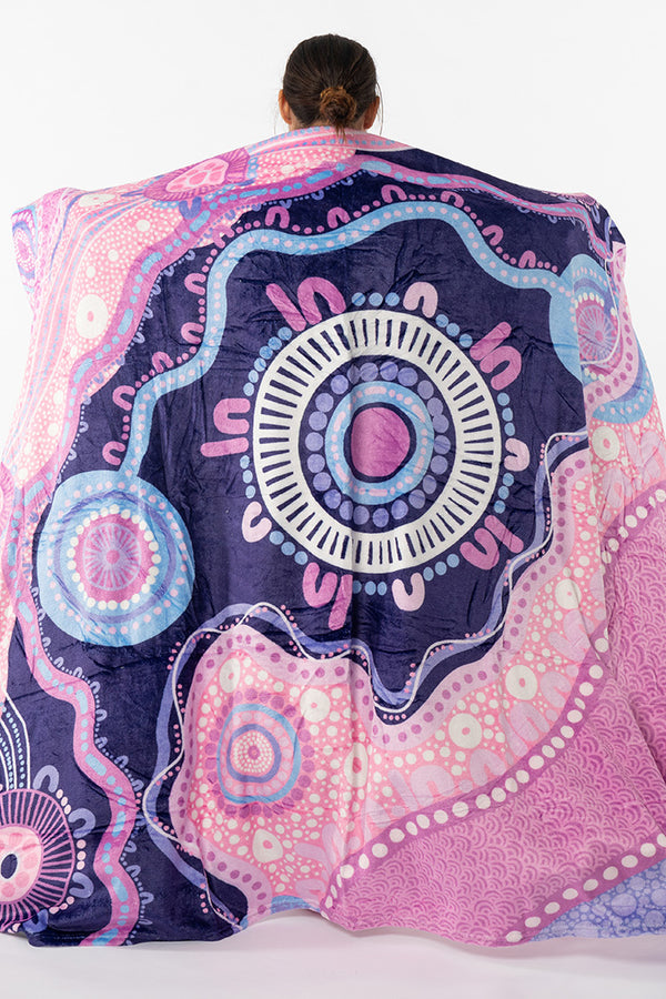 A Woman's Connection Flannel Throw Blanket (150cm x 200cm)