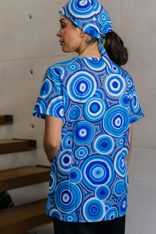 Ngoontook (Rain) Women’s Three Pocket Scrub Top