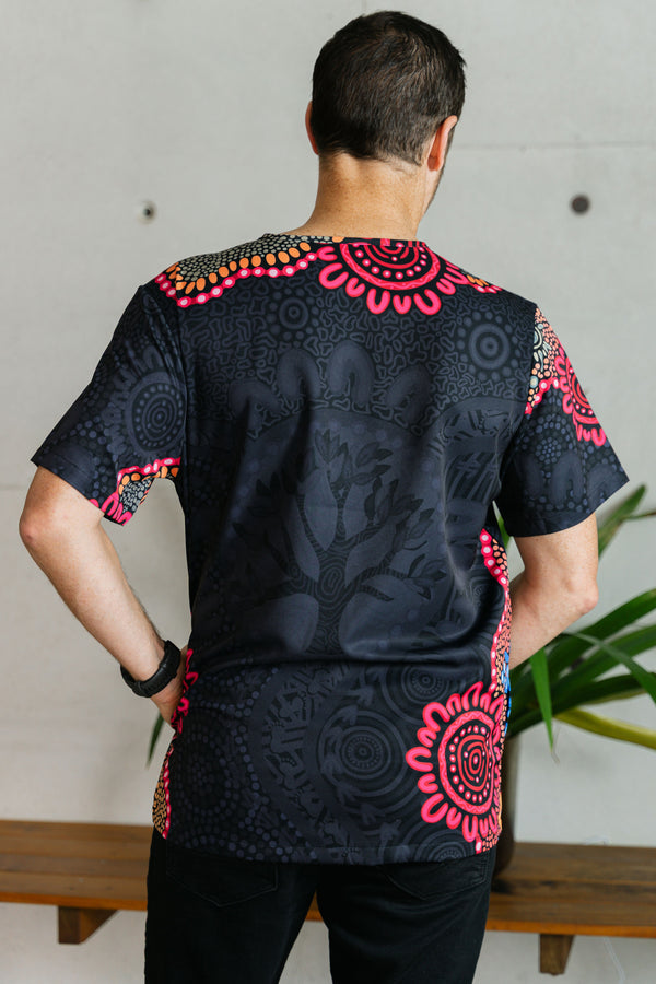 Wurung (Branches) Essence Unisex Three Pocket Scrub Top