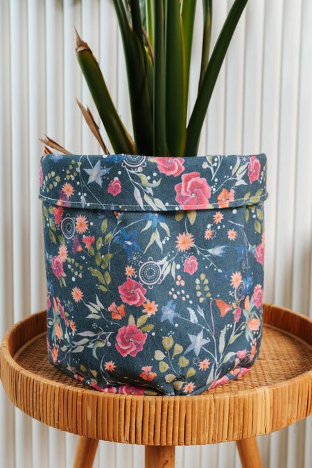 Midnight Bouquet Plant Pot