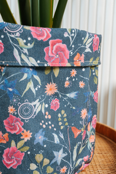 Midnight Bouquet Plant Pot