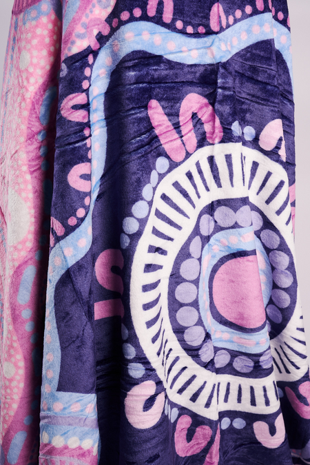 A Woman's Connection Flannel Throw Blanket (150cm x 200cm)