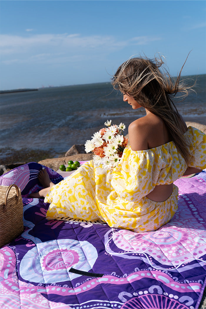 A Woman's Connection Sand Free Premium Quilted Picnic Rug (150cm x 200cm)