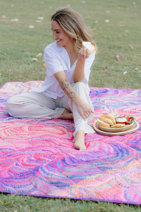 Gathering Tracks Sand Free Premium Quilted Picnic Rug (150cm x 200cm)
