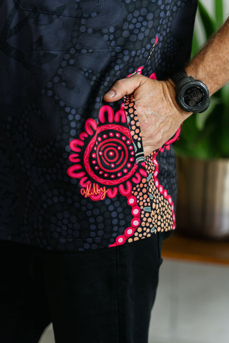 Wurung (Branches) Essence Unisex Three Pocket Scrub Top