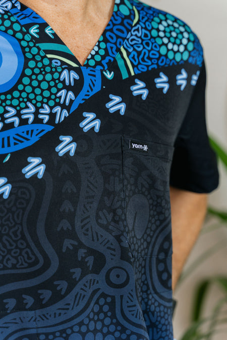 Wumbi Unisex Three Pocket Scrub Top