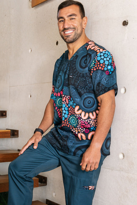 Dilaang Unisex Three Pocket Scrub Top