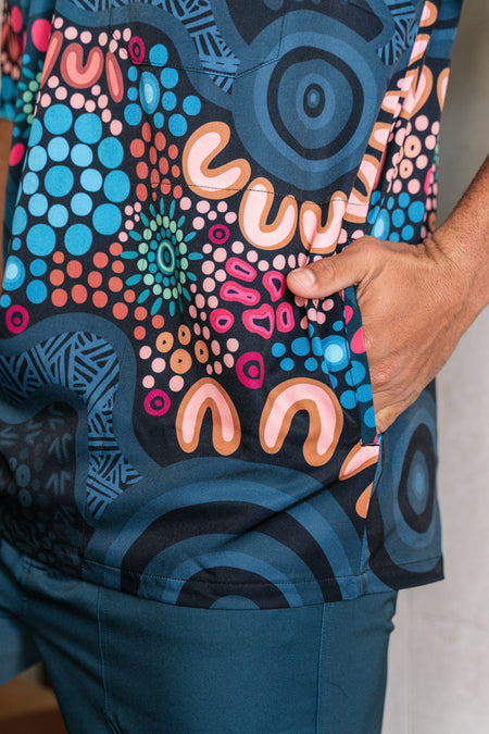 Dilaang Unisex Three Pocket Scrub Top