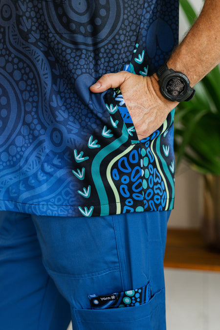 Wumbi Unisex Three Pocket Scrub Top