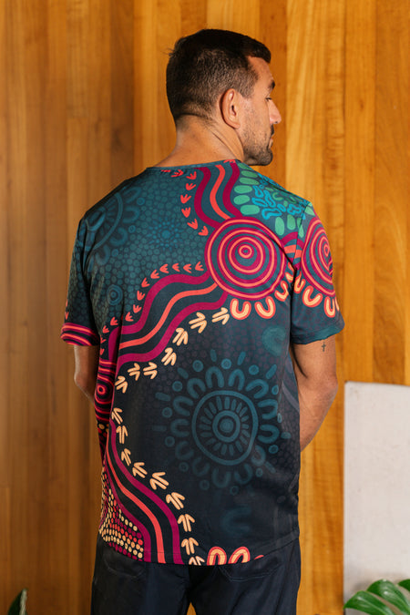 Ngabun Unisex Three Pocket Scrub Top